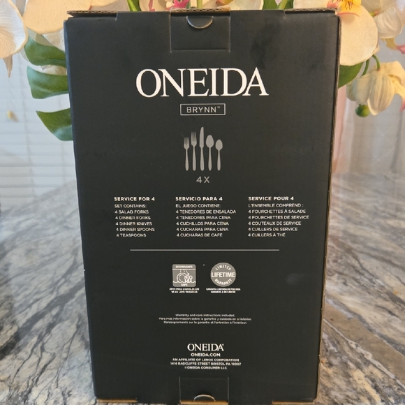 Oneida Brynn 20-Piece Flatware Set - Silver - Picture 2 of 2